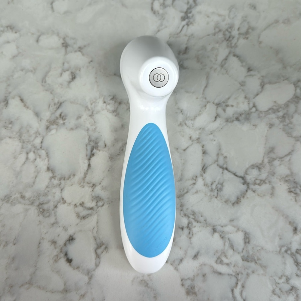 Nuskin ageLOC LumiSpa iO face cleansing wand with magnetic charger